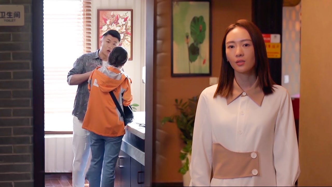 Husband flirts with mistress in the bathroom—wife appears and explodes in rage!