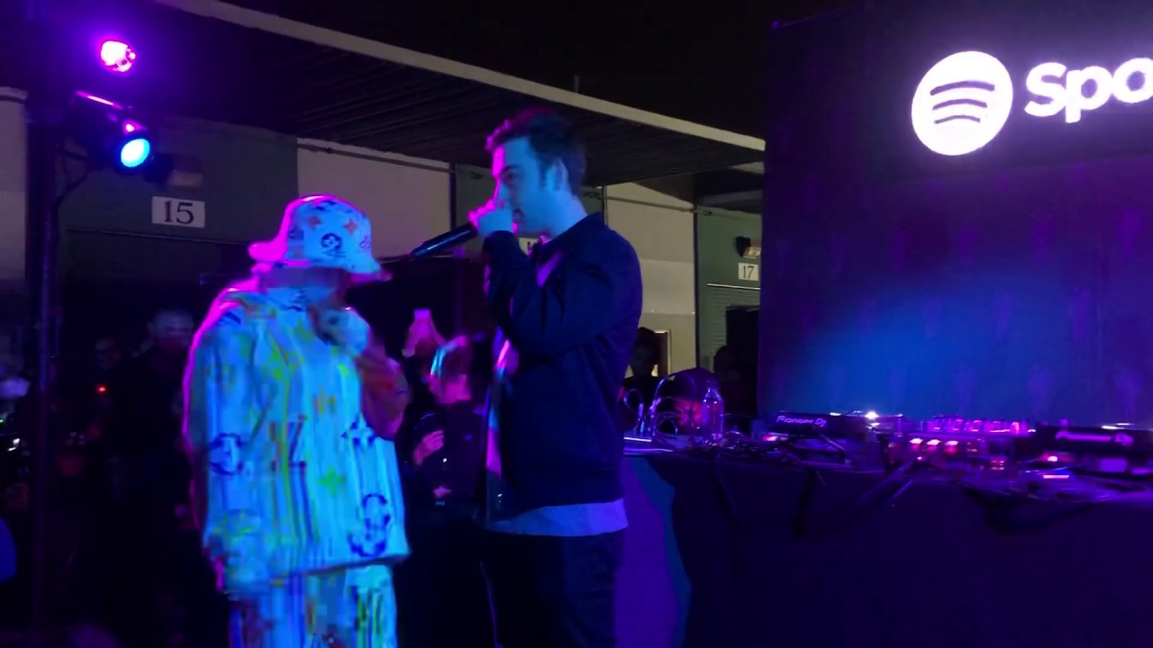 Billie Eilish Sings Her Mom Happy Birthday at 