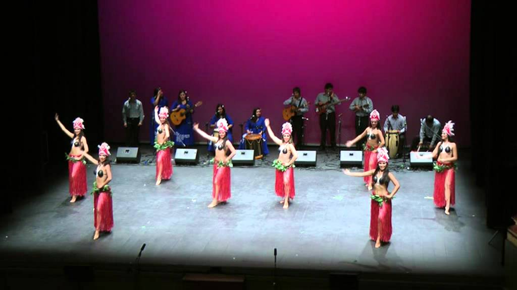 Polynesian folkloric dance: Ka uru te hami hoko / Ko akuru / Toere