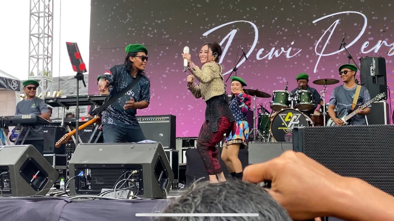 DEWI PERSIK ~ IKAN DALAM KOLAM - NEW MONATA // live MAGELANG HUT AKMIL KE 68