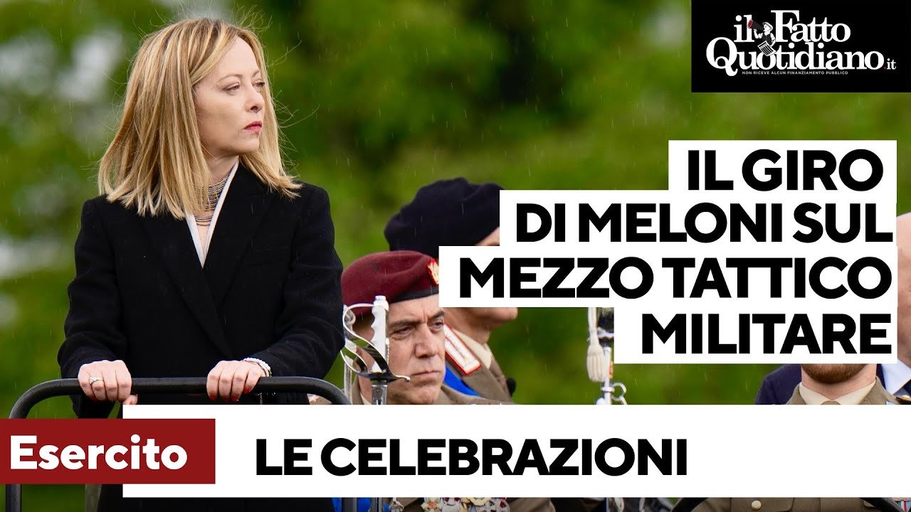 Meloni e il giro a bordo di un mezzo tattico militare: il video dalla cerimonia dell'Esercito