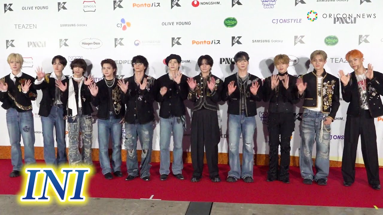 【KCON】INI、黒ジャケット×デニムのきらびやかな衣装で登場！田島将吾の韓国語サポートも　『KCON JAPAN 2025』レッドカーペット