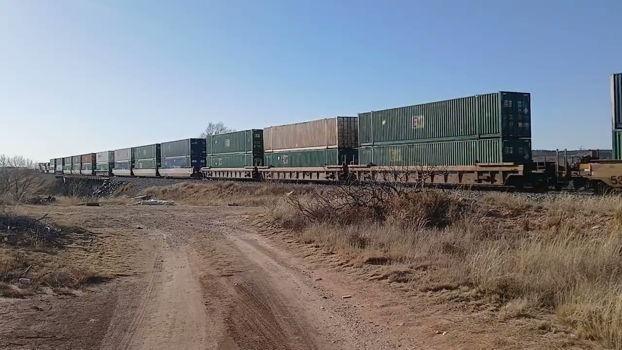 UP 6933 eastbound intermodal 1-17-2026