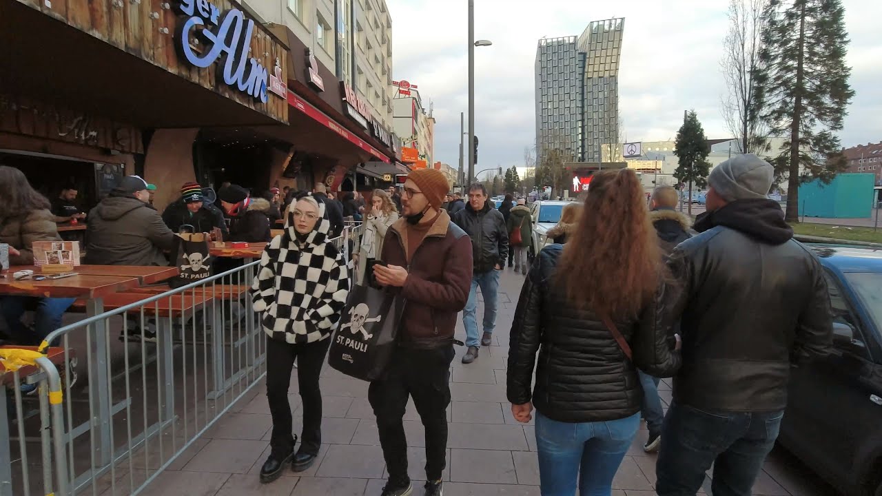 Relaxed Walking tour in Hamburg St. Pauli - Reeperbahn - Red Light District - City Ambience & Sounds