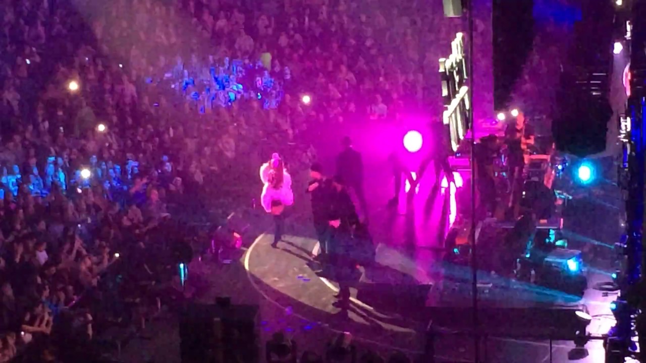 Ariana Grande Into You Jingle Ball Chicago 12-14-16