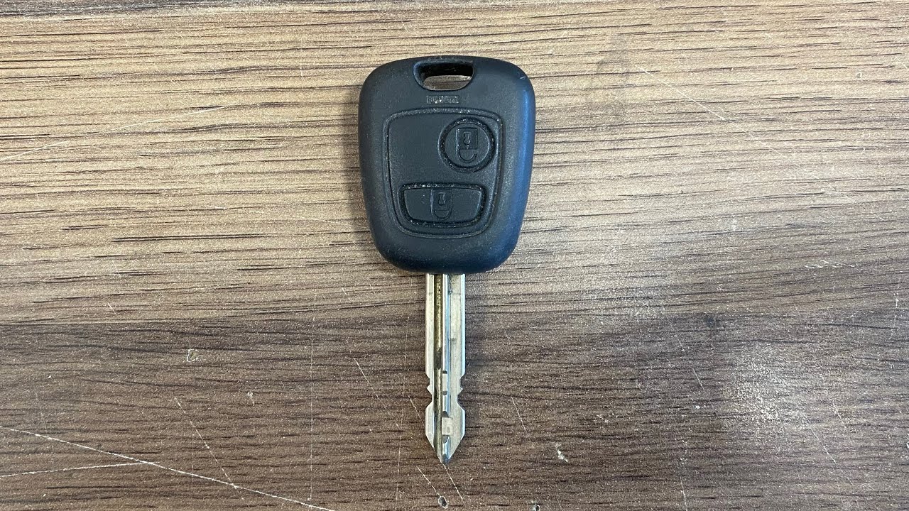 Hogyan cserélj Citroen Xsara Picasso autókulcsban elemet ?