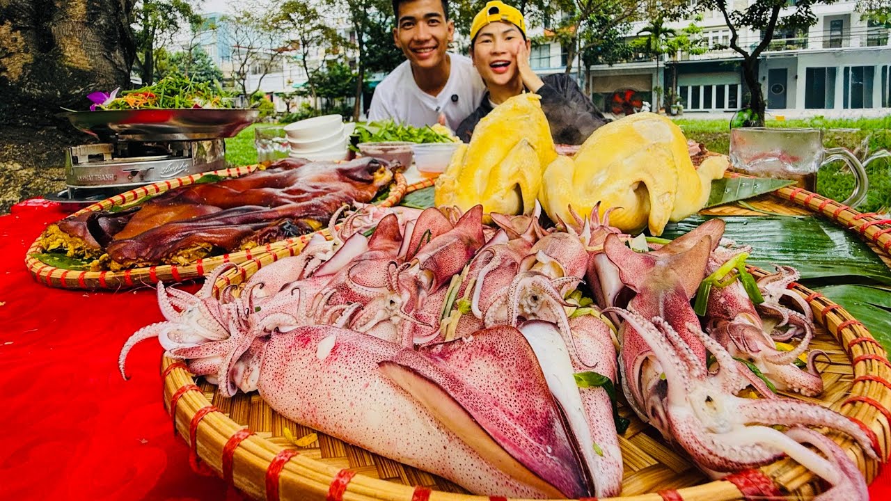 NGOÀI SỨC TƯỞNG TƯỢNG NGA SUMO ĐẠI NÁO BỮA TIỆC HEO QUAY HƠN 10 NGƯỜI ĂN CÙNG ĐỒNG ĐỘI 