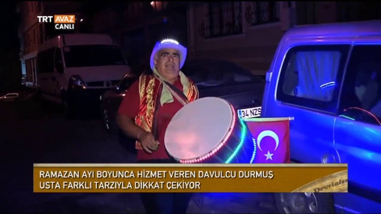 İstanbul'da Davulculuk Yapan Durmuş Usta ile Sahurdaki Gezimiz - Devrialem - TRT Avaz