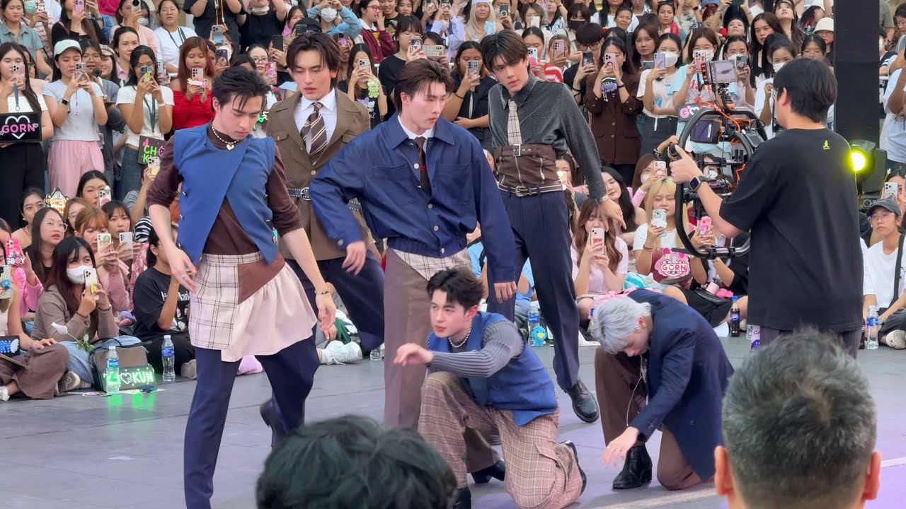 PROXIE - พรุ่งนี้ค่อยเลิกได้ไหม (Last Request) First Stage in Busking at CentralWorld | Feb 14, 2025