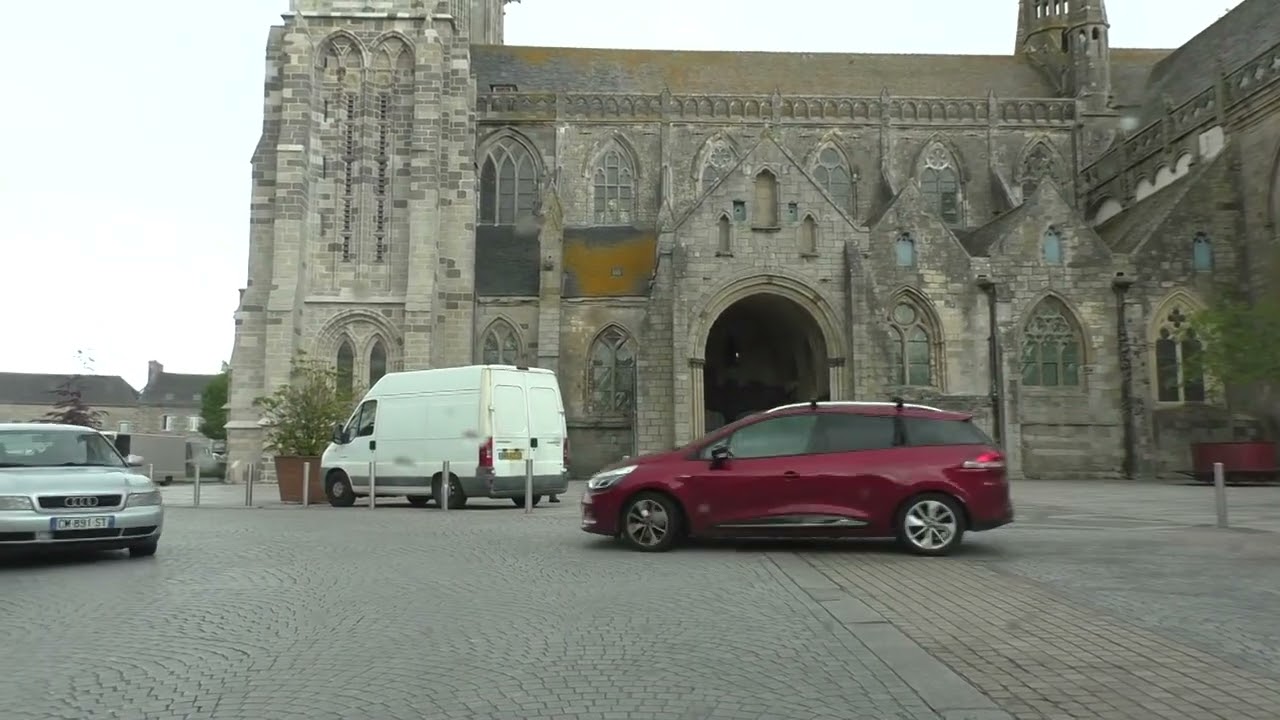 Driving Through 29250 Saint-Pol-de-Léon, Finistère, Brittany, France 10th May 2022