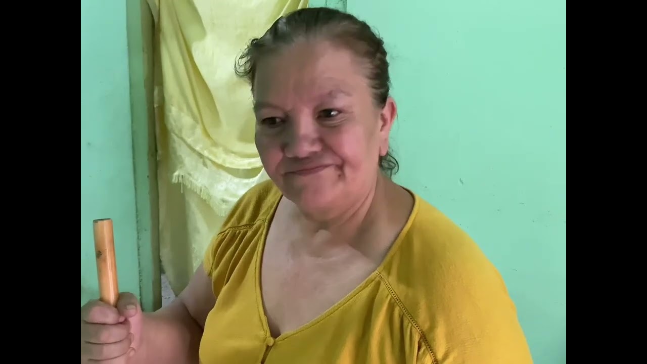 Muj3r R3ligiosa corre a su propio hijo😱🥹 solo porque aceptó a Cristo !!!