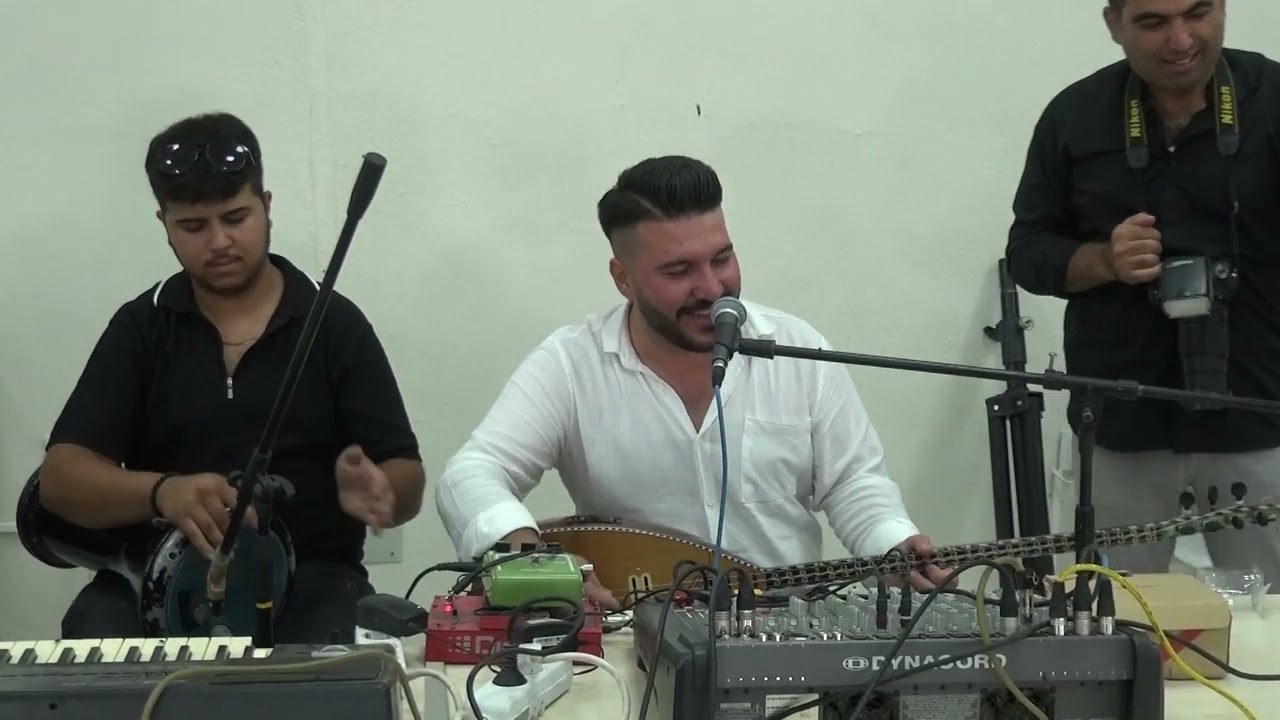Emre Altaş Sarılara Boyamışsın Saçını
