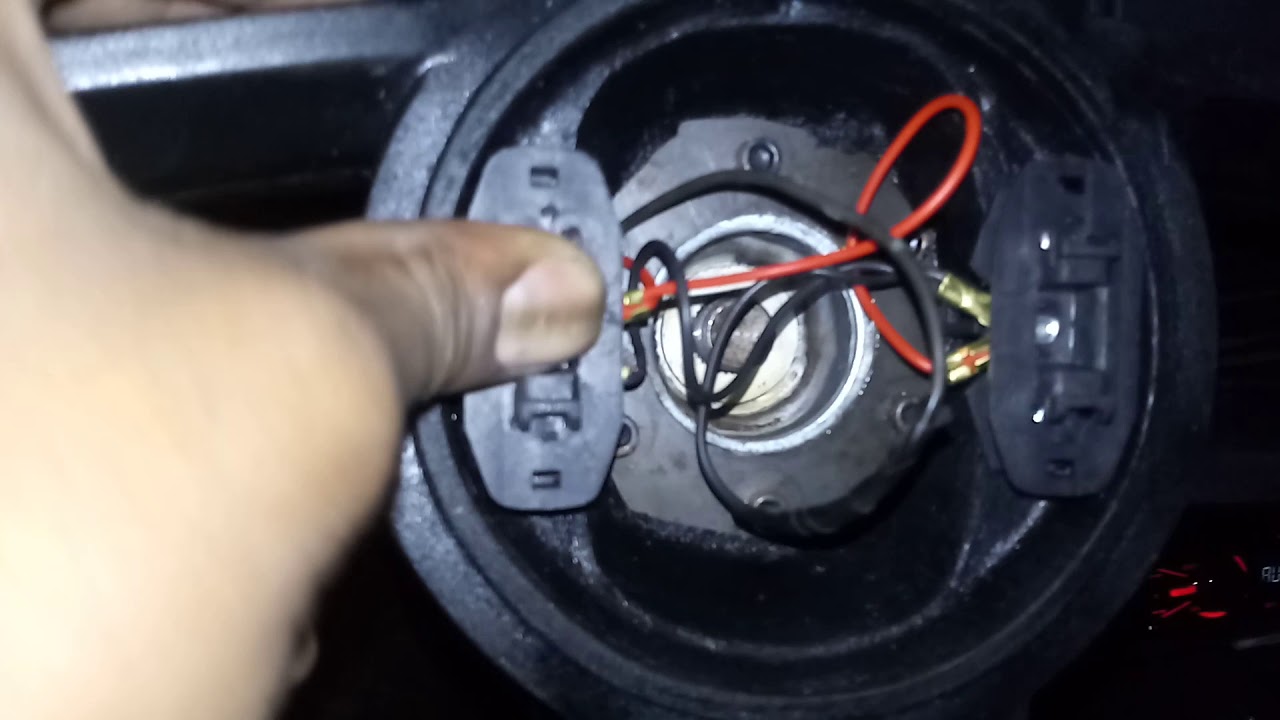 colocando buzina no volante esportivo fiat uno.
