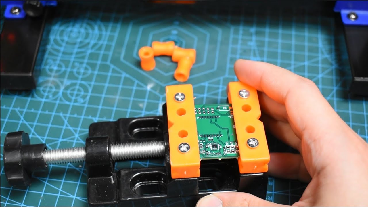 في المختبر:: 194- اضافات الى المختبر - حامل لوحات الكترونية (PCB)