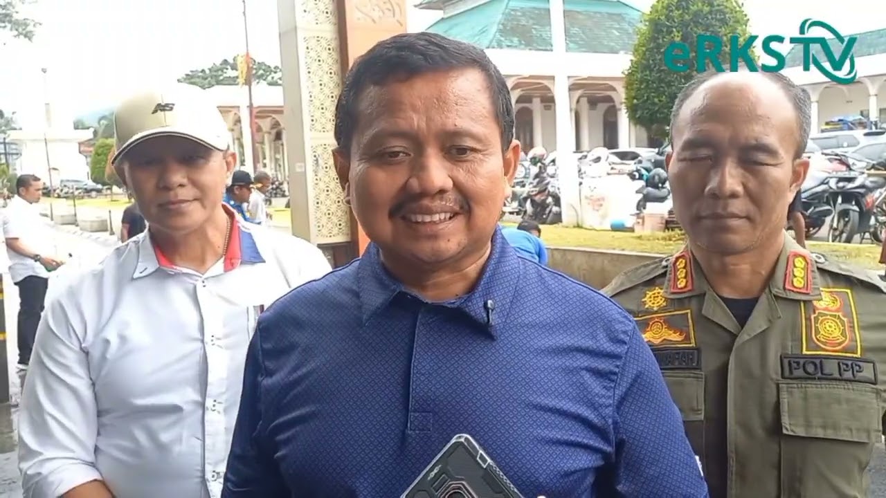 Jelang Puasa, Bupati Pimpin Bersih-Bersih Jalan Penghubung Masjid Agung Sumedang–Alun-Alun Sumedang