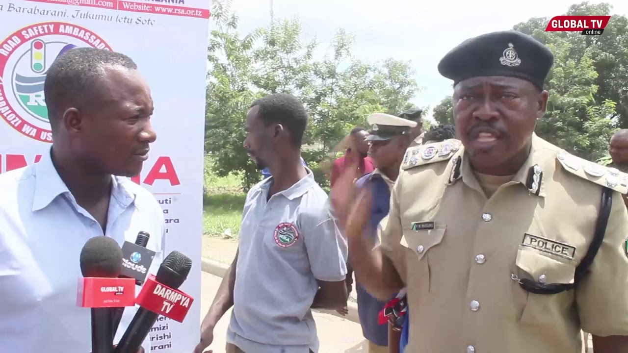 KAMANDA ASIMAMISHA GARI MOJA MOJA KUKAGUA - 
