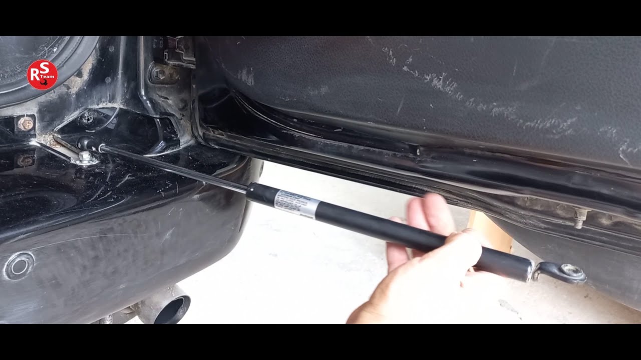 Замена газовой стойки багажника Suzuki Grand Vitara #suzukigrandvitara #grandvitar