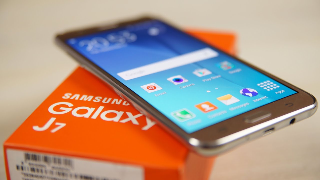 Samsung Galaxy J7 Unboxing! (Indian Retail Unit)