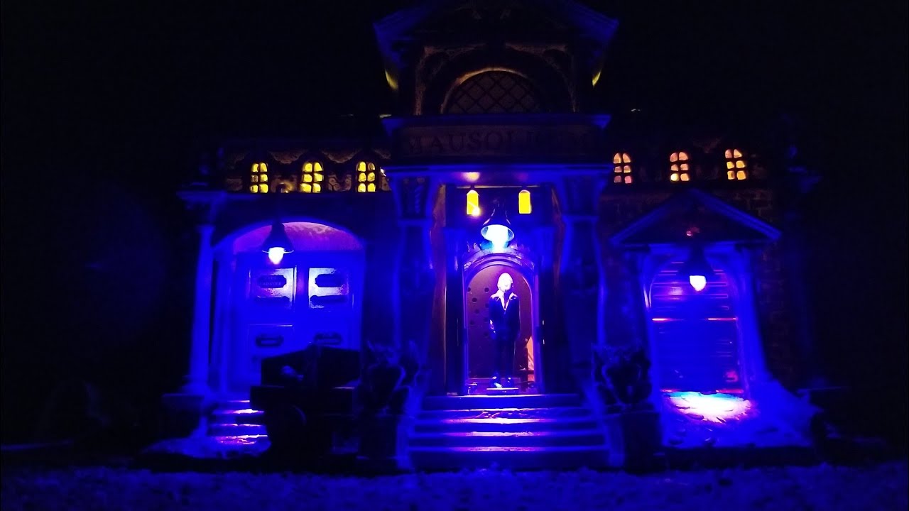 Lemax Spooky Town 
