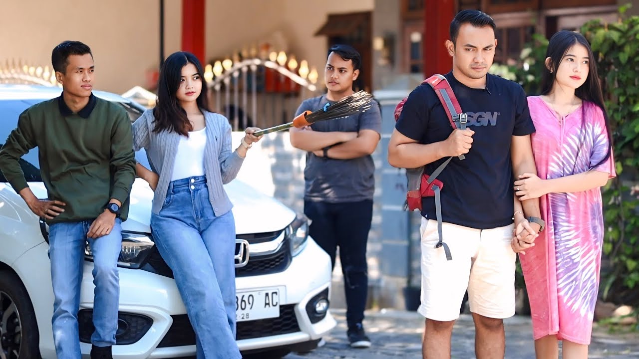 KADO ISTIMEWA SEBAGAI TANDA SAYANG PADA SANG ISTRI LANGSUNG BAWAKAN MOBIL MEWAH ! TAPI ISTRINYA...??