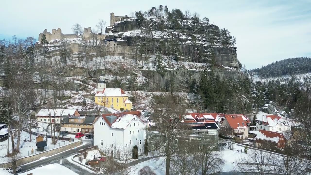 Zamek i klasztor Oybin w zimowej scenerii | DJI Mini 3 Pro #drone #aerial #germany 