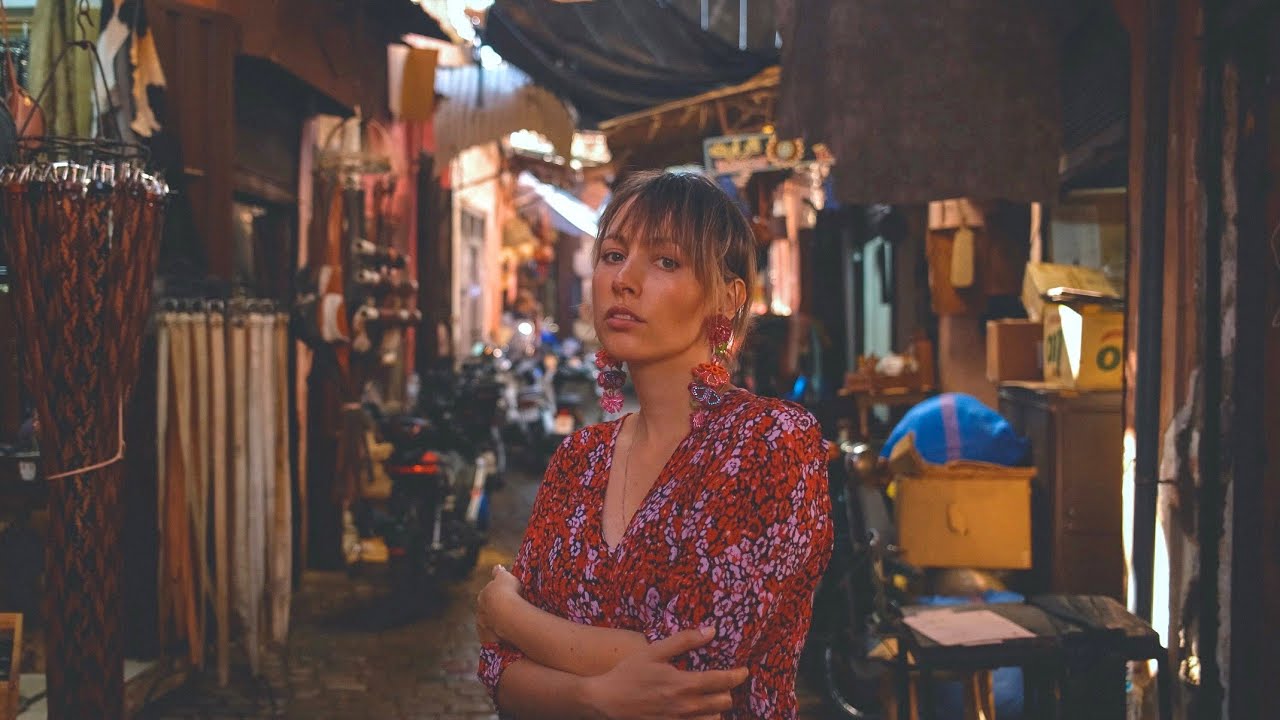 Liza Tikhonova / People Made Of Rocks (Official Video 2025) / Baroque Pop, Orchestral Pop
