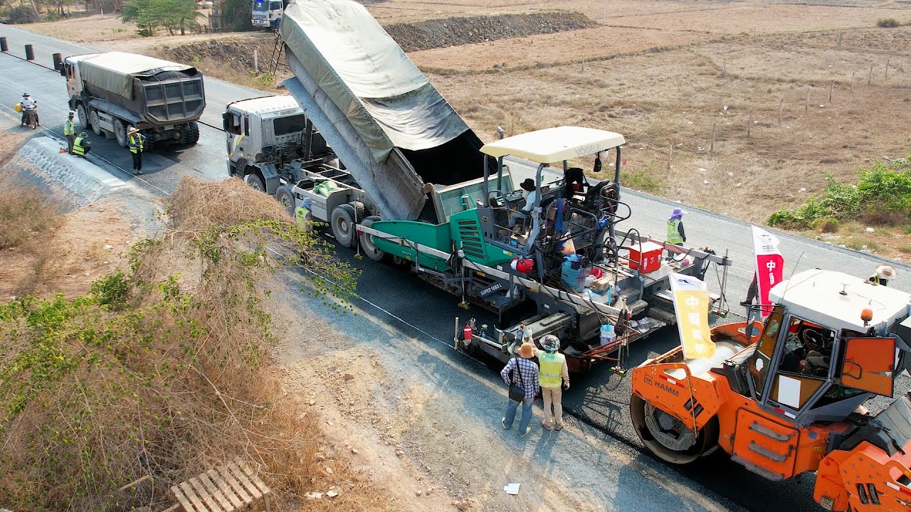 Fantastic Asphalt Paving Equipment for Road Building. Best Technology for Asphalt Discovery Machine
