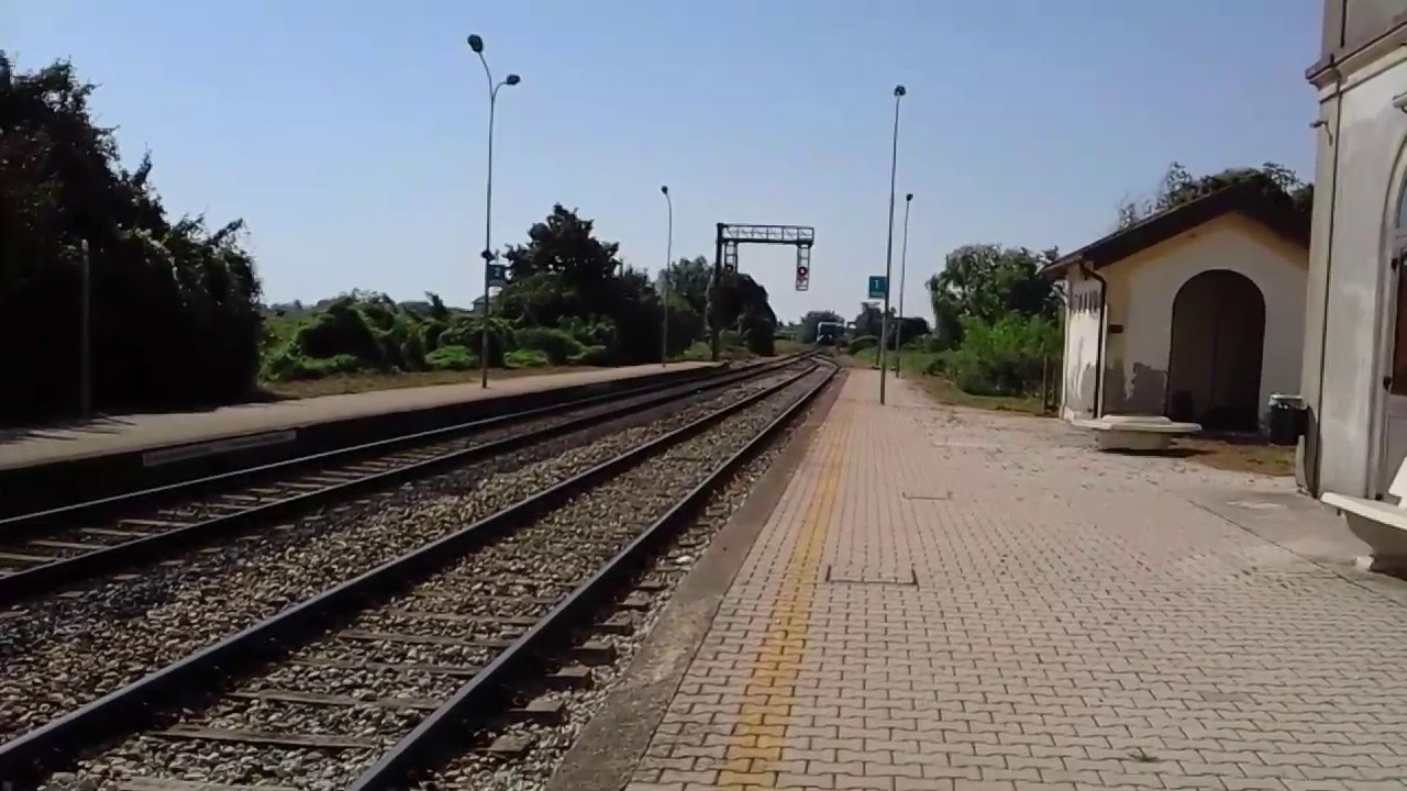 Treno ATR126.003 in arrivo a Cavarzere