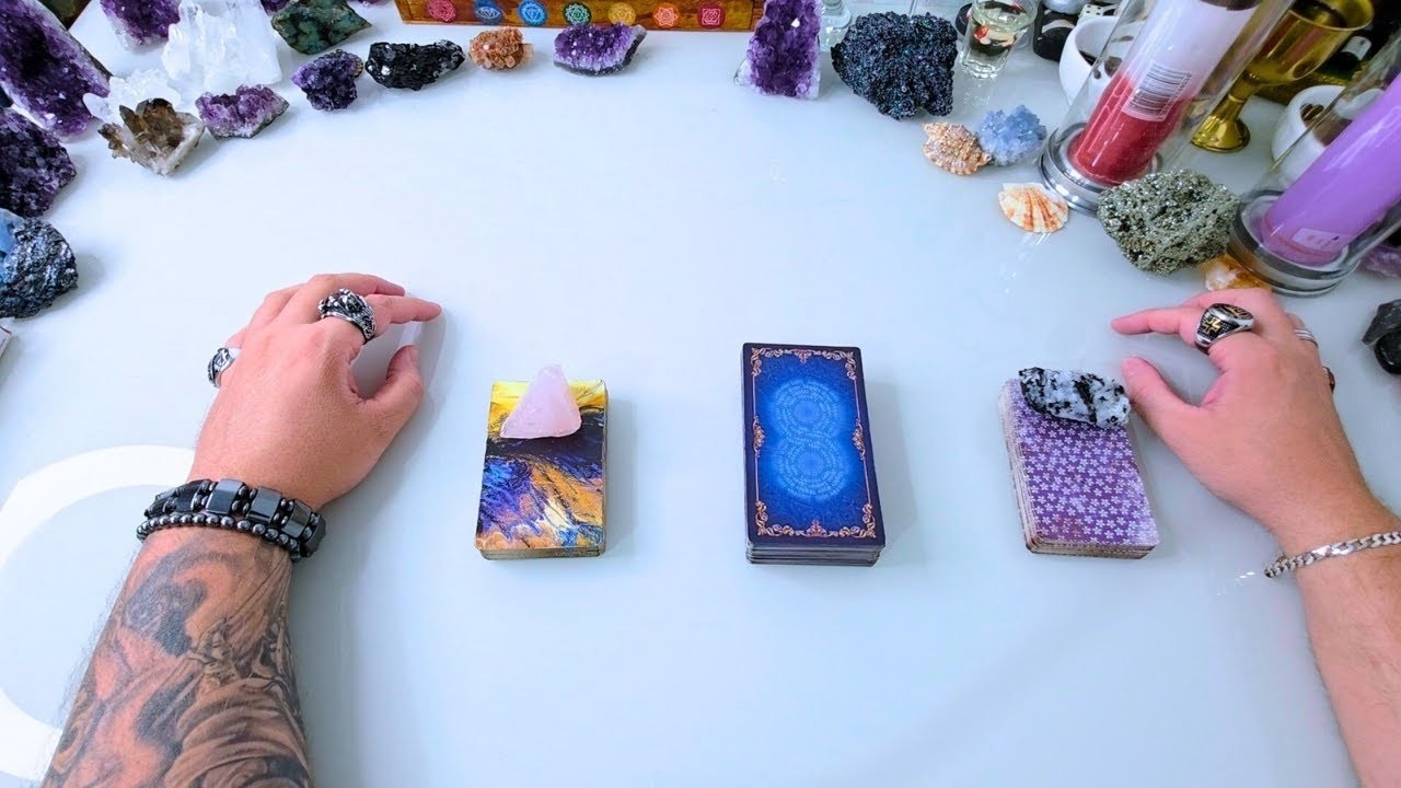 Como Ele(a) Está Em Relação a Mim No Dia De Hoje Tarot? Vai Me Procurar Tarot?