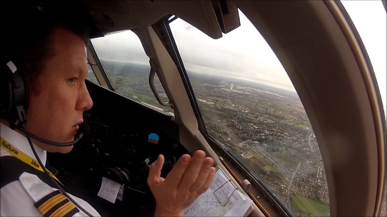 ATR72-500 - gusty approach into Manchester Airport, Runway 23R