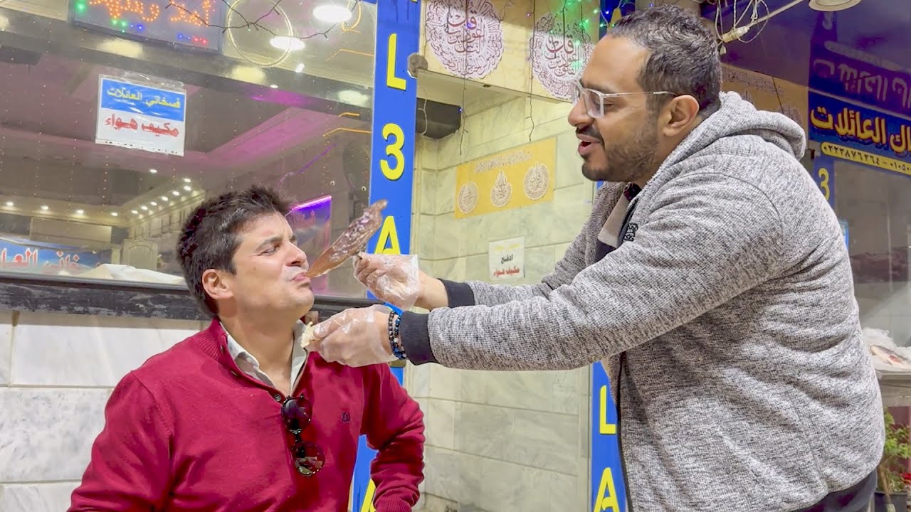 اجنبي بيجرب فسيخ ورنجة في مصر