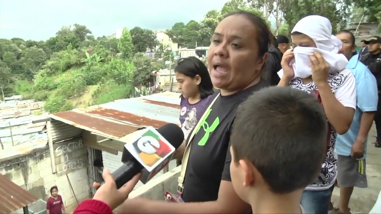 Familias fueron desalojadas de unos terrenos en la colonia Alameda en la zona 18 | Guatevisión