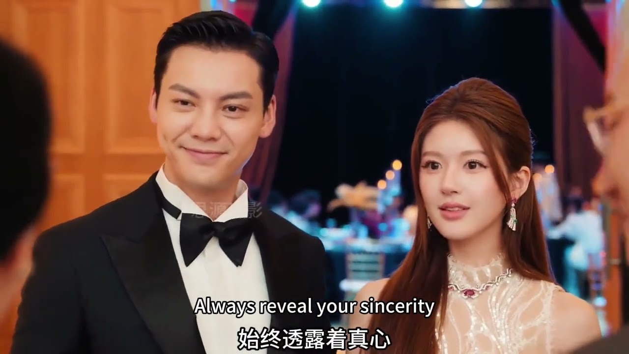 许我耀眼：直到沈皓明在采访中公开力挺爱妻，直到许妍的妍衣坊销量大卖，就连金达的股票也连拉两个涨停板，直到离婚丑闻让许妍的妍衣坊险些破产，是沈皓明帮助她重振旗鼓，刚哄好许妍结果又惹她生气
