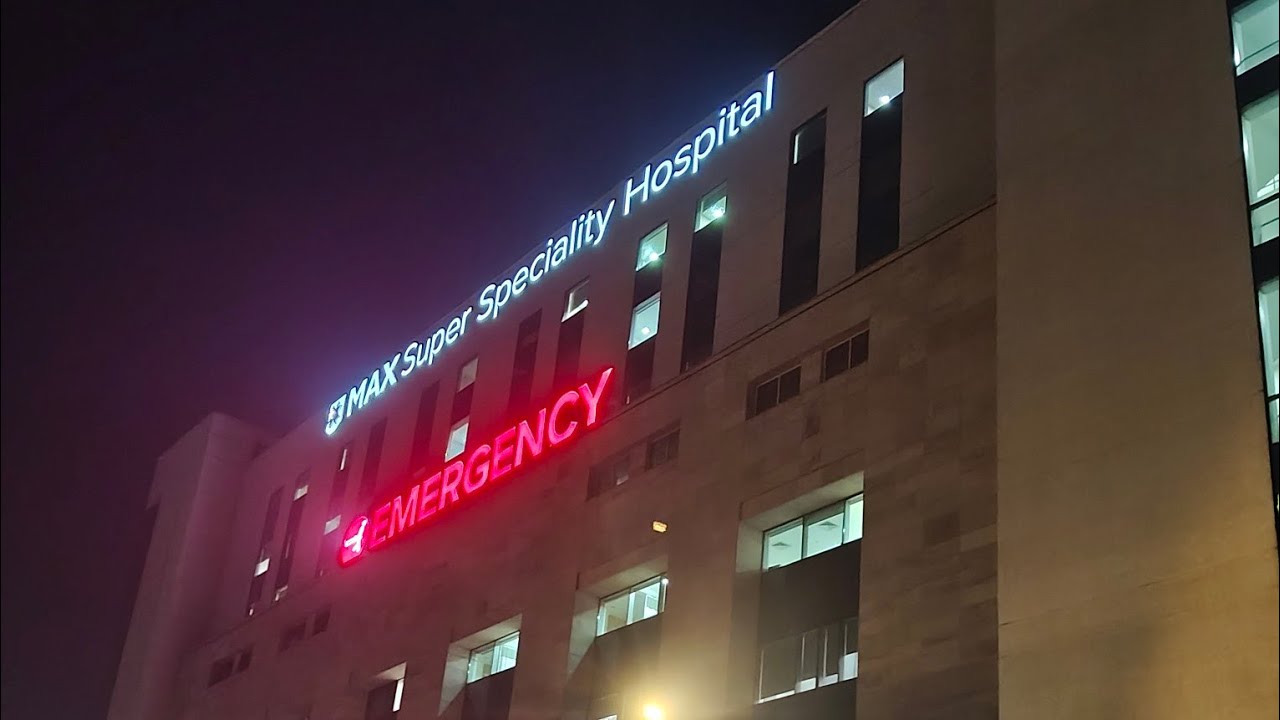 Max Hospital Noida Sector 128 में मरीज के साथ बदसलूकी? पूरा वीडियो देखें #MaxHospital #HospitalStaff