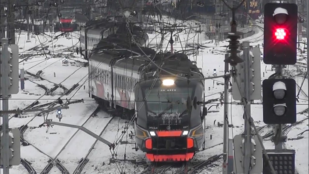 Электропоезд ЭП2ДМ-0277 с приветливой бригадой!:-) 
