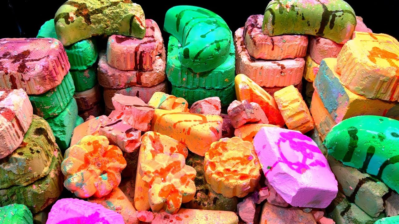 Gym chalk. Crunchy. Dusty. Oddlysatisfying #asmr #relaxing #satisfying 