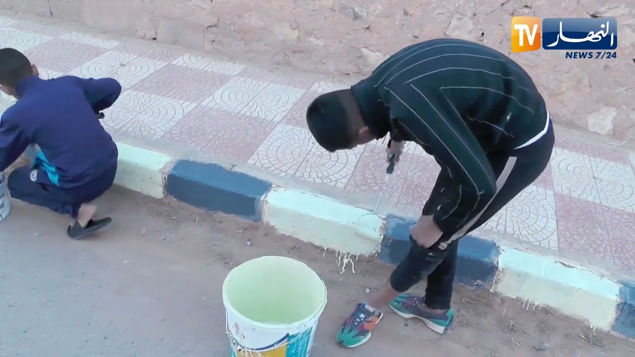 النعامة: شباب يتطوع لتنظيف شوارع وأحياء بلدية البيوض