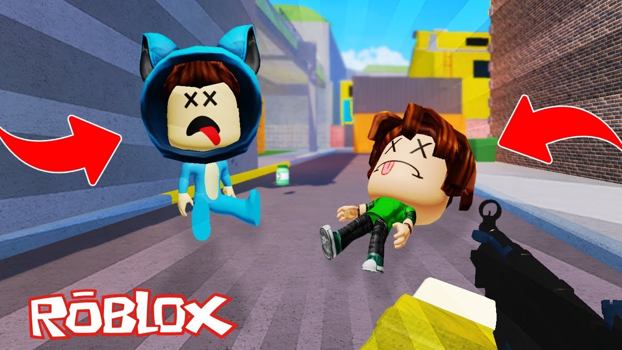 ¡¡BATALLA DE ARMAS MAS INCREIBLES DEL MUNDO!! ARSENAL ROBLOX 💙💚💛 BEBE MILO VITA ADRI 😍 AMIWITOS
