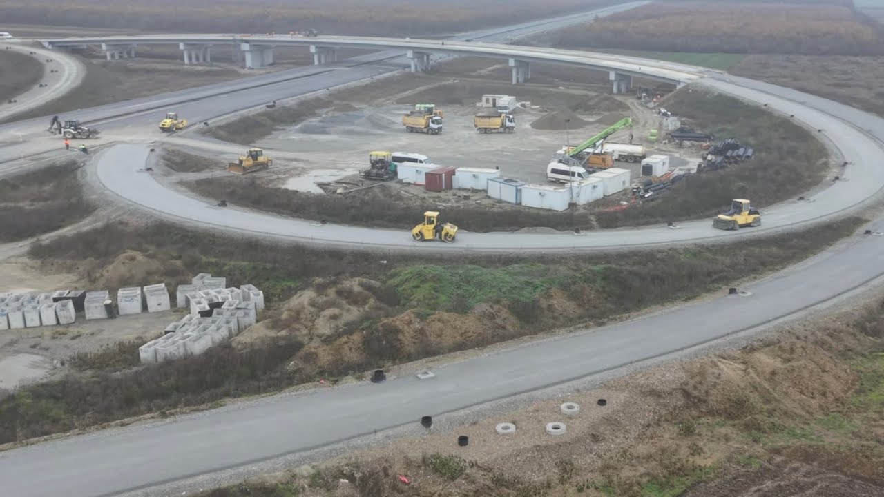 Autoput Kuzmin-Rača-Bijeljina, deonica od petlje Kuzmin do Bosuta - dron snimak