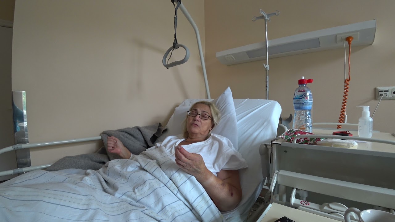 Лежу в больнице после  эндопротезирования тазобедренного сустава/приехал Саша.