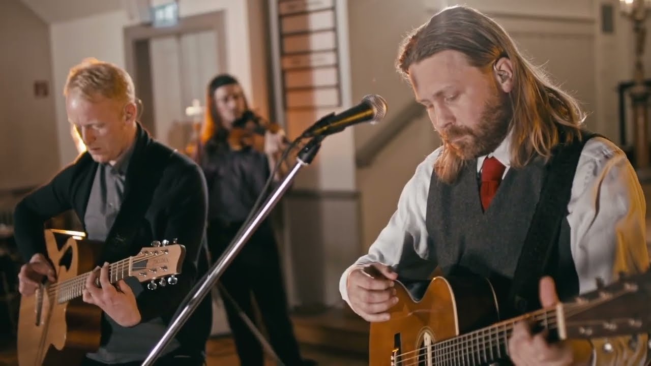 &Aacute;rst&iacute;&eth;ir - Lost in You , live at Fr&iacute;kirkjan 2021