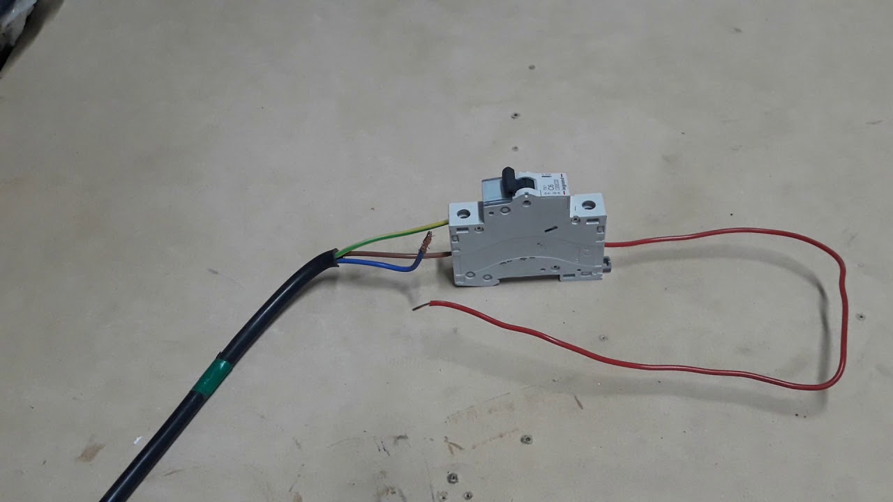 Como funciona un interruptor autom&aacute;tico por corto circuito