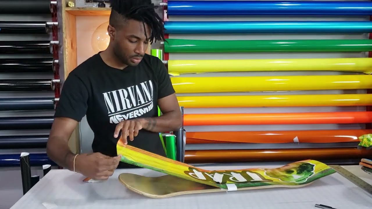 Vinyl wrap a skateboard