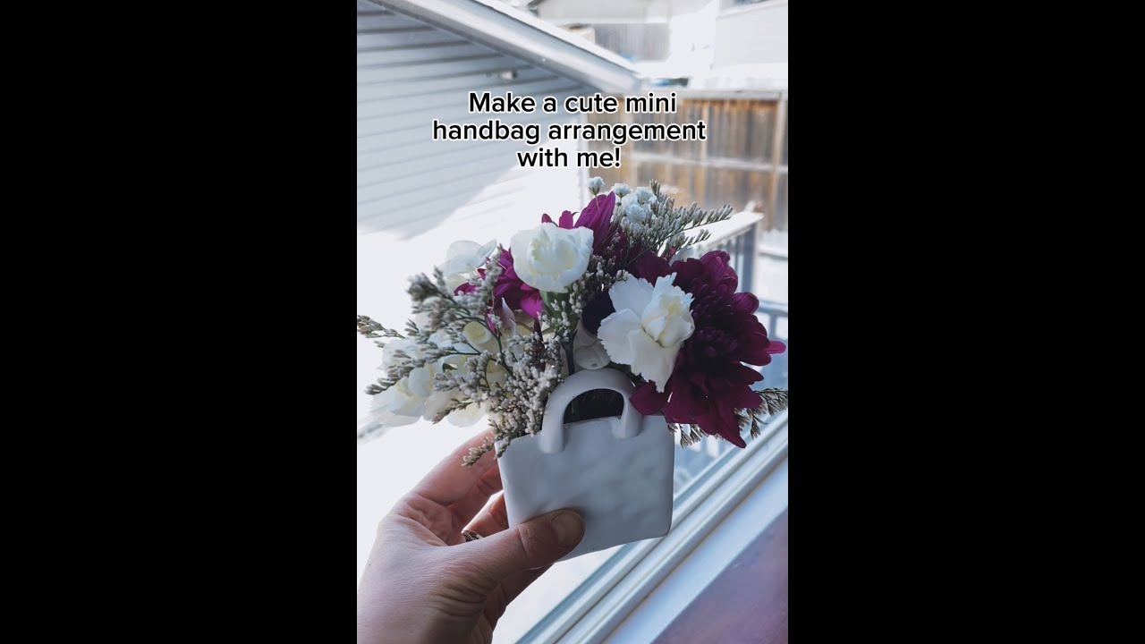 Cute mini flower arrangement #flowersmakemehappy