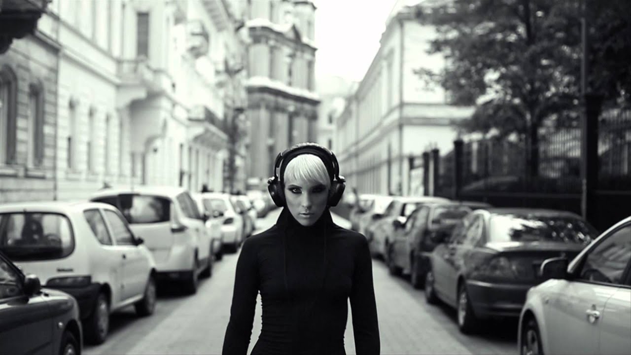 Majka és Curtis - Elvitted a szívemet (Official Music Video)