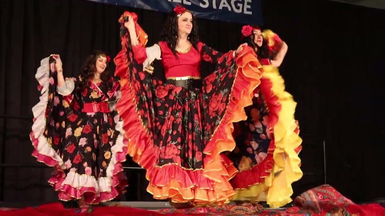 Russian Romani Dances, Ruska Roma, Russian Gypsies subgroup of Romani in Russia and Belarus MVI 6850