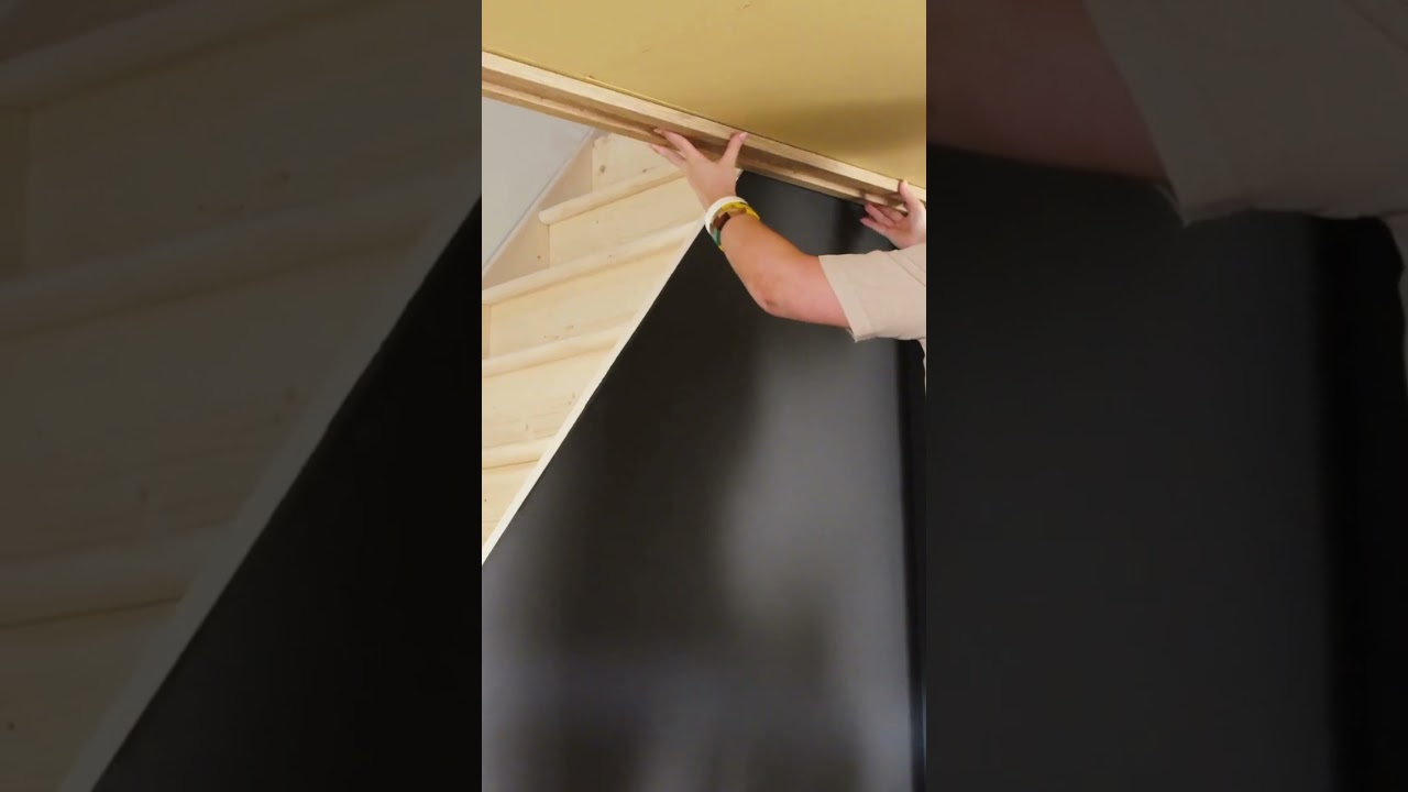 Un claustra en tasseaux, la solution simple et efficace pour habiller votre int&eacute;rieur.