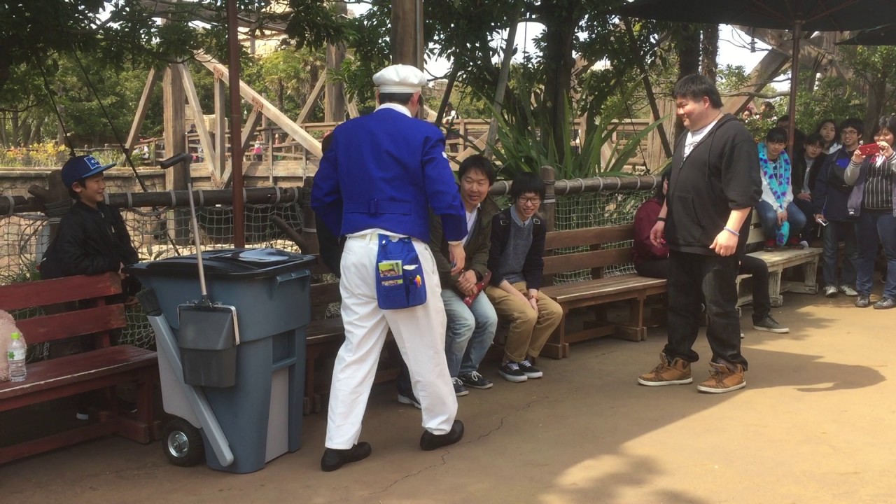 Japan Disney Sea Comedy Janitor Actor
