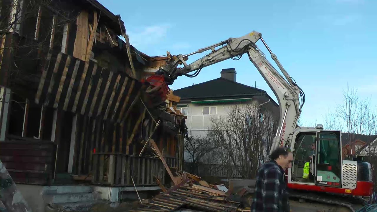 House Demolition by Takeuchi TB1140