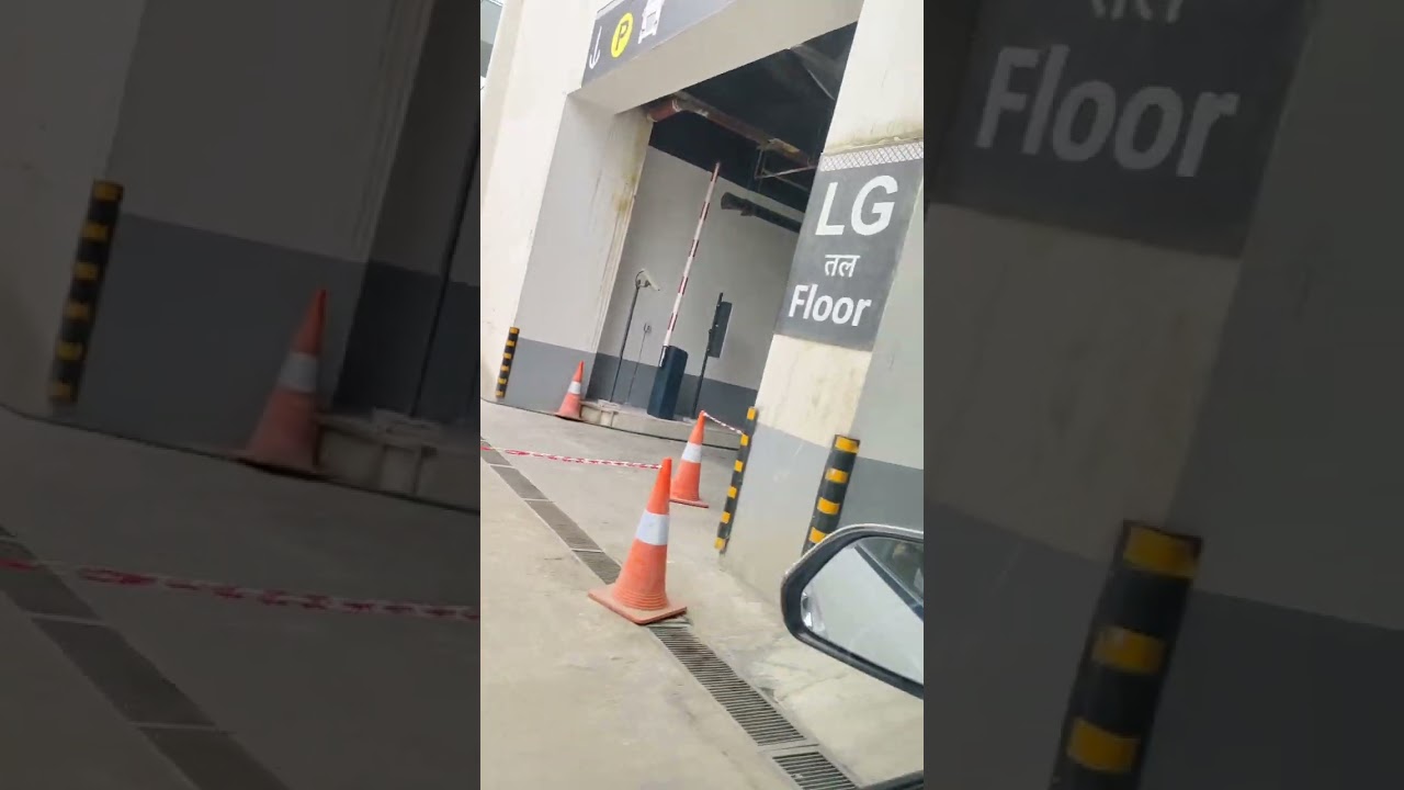 omaxe mall parking #chandnichowk #parking #omaxechowk #ytshorts
